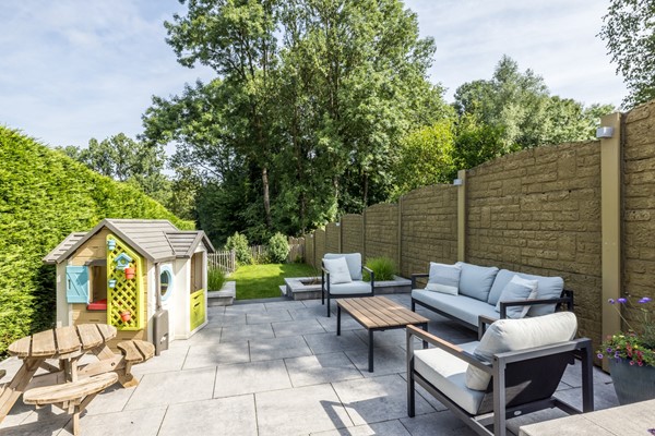 Foto - Verkocht: Unieke karakteristieke instapklare hoekwoning met maar liefst 235 m2 wonen én een vrij uitzicht op het groen in Simpelveld.